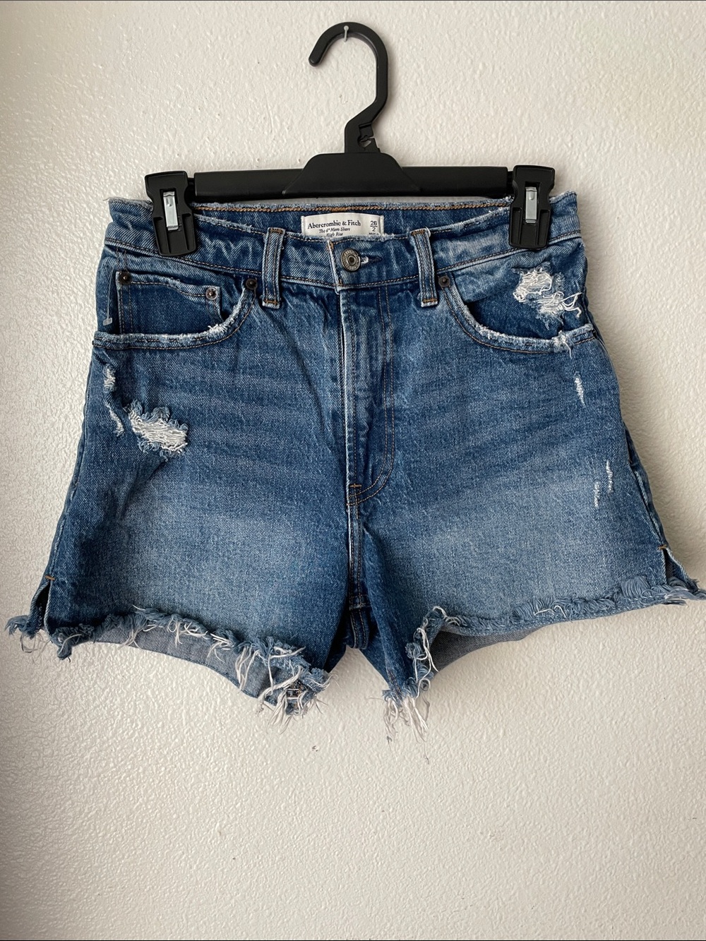 Abercrombie & Fitch the 4” mom short high rise